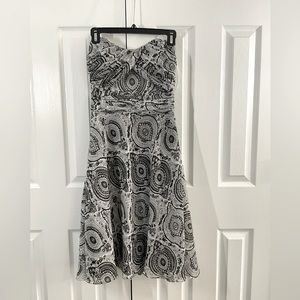 Paisley black & white, summer strapless flowing chiffon dress women’s size 6.